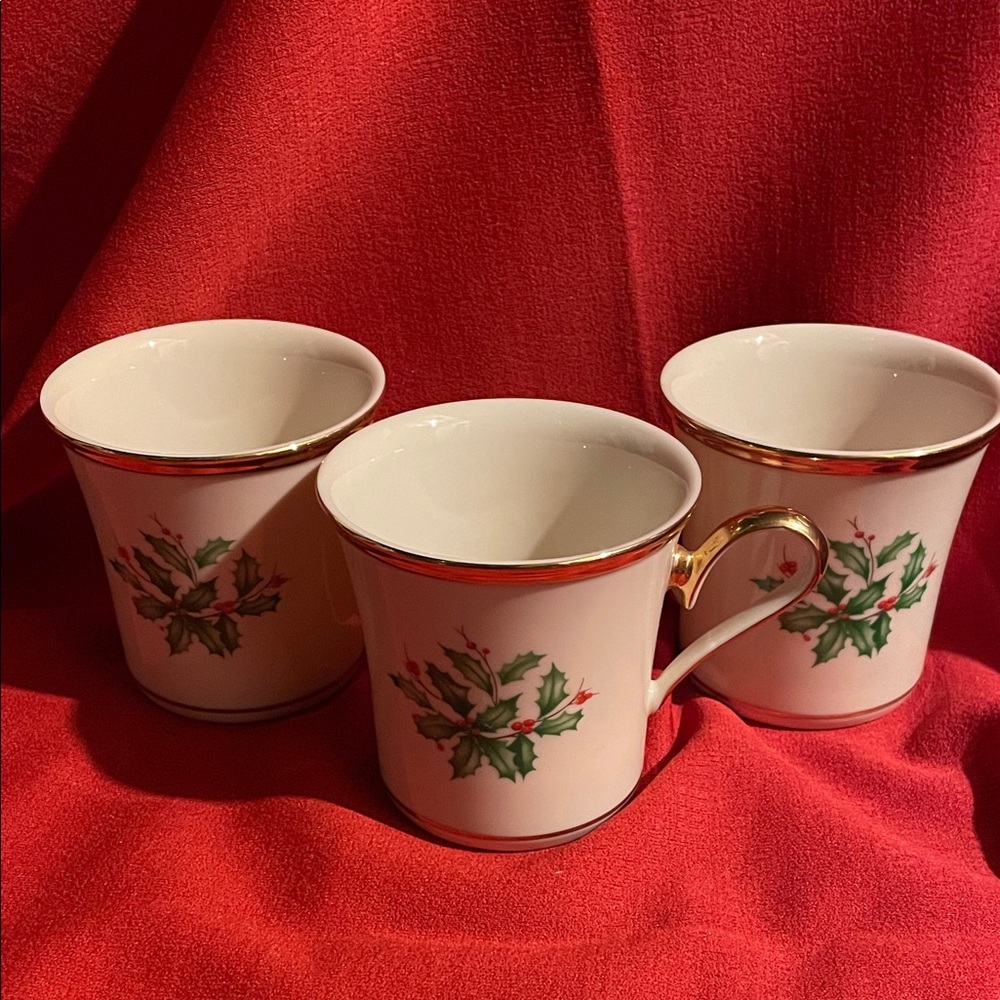Elegant Lenox Holiday Mugs with Gold Trim!